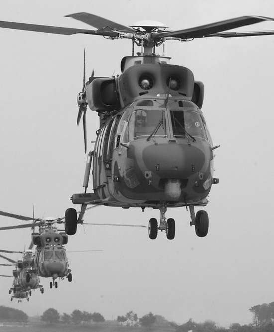 据新华网消息 韩国陆军22日举行国产surion运输直升机列装仪式,这是自
