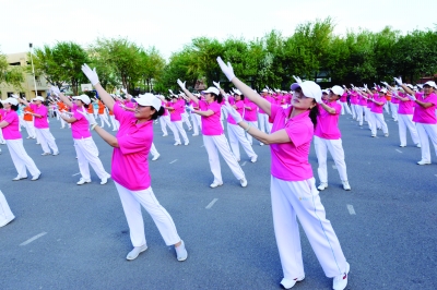 社区健康舞风靡冰城(图)