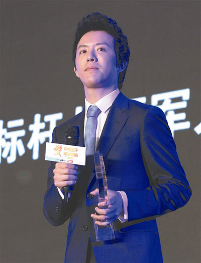 李云迪北京获颁青年领袖 联手汪峰展示过人才