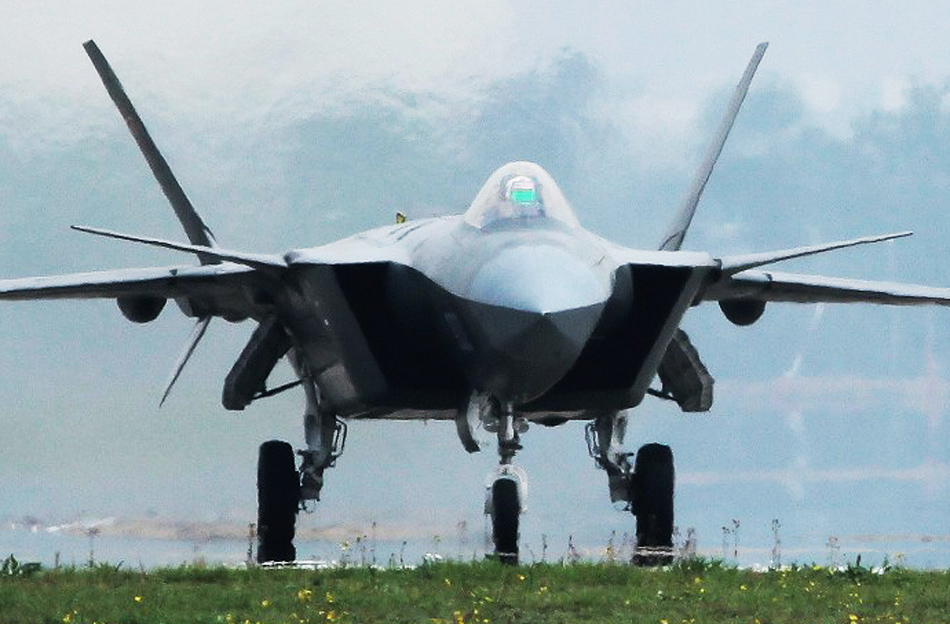 中国展示世界最大军用战机3D打印钛合金零件(组图)-搜狐滚动