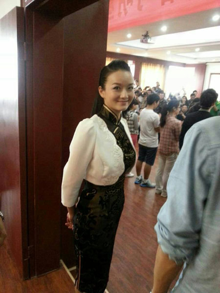 李梅可《零炮楼》今晚央视播出 出席助学明星晚会(组图)