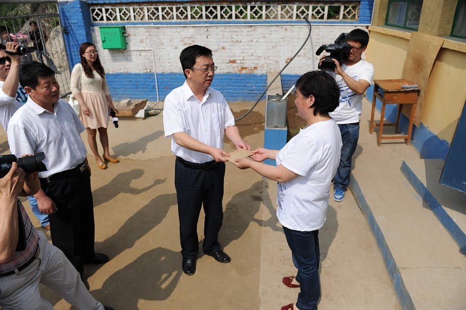 走进革命老区贫困村迁安市建昌营镇大龙王庙村小学,进行了深入细致的