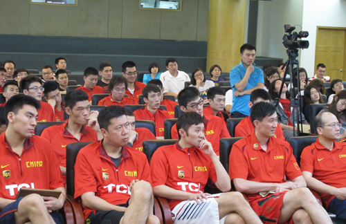 训练局运动员文化教育中心为篮球队举办讲座(