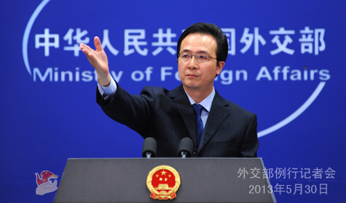 2013年5月30日，外交部发言人洪磊主持例行记者会。