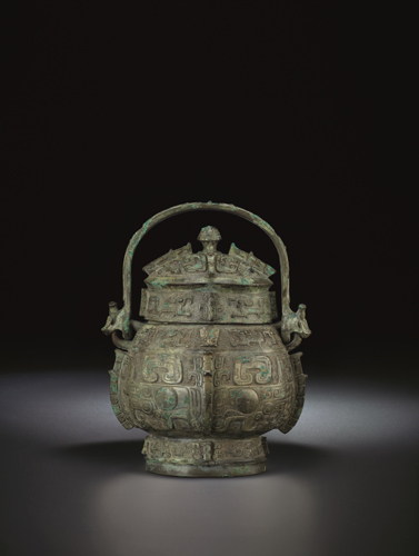 中国宫廷御制艺术精品:重要中国瓷器及工艺精品拍品成交NO.1——商晚期 青铜兽面纹「耳丁」卣