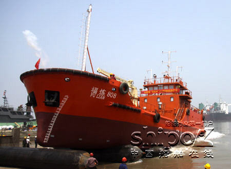 东红船业福炼808浮油回收船下水(图)