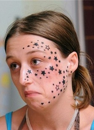 比利时女子三年去除56颗星星纹身(图)