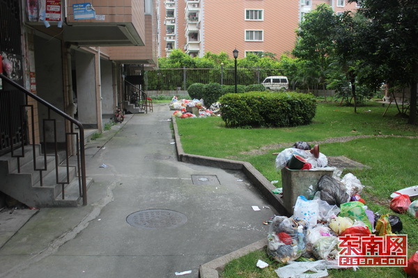 急:今天晚上由于小区自家门口停车位停满在小区内另一