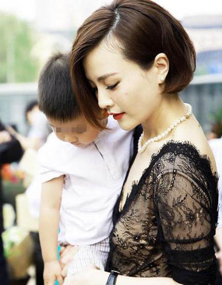 演员刘孜2岁儿子正面照曝光 曾担心爱子脑损伤