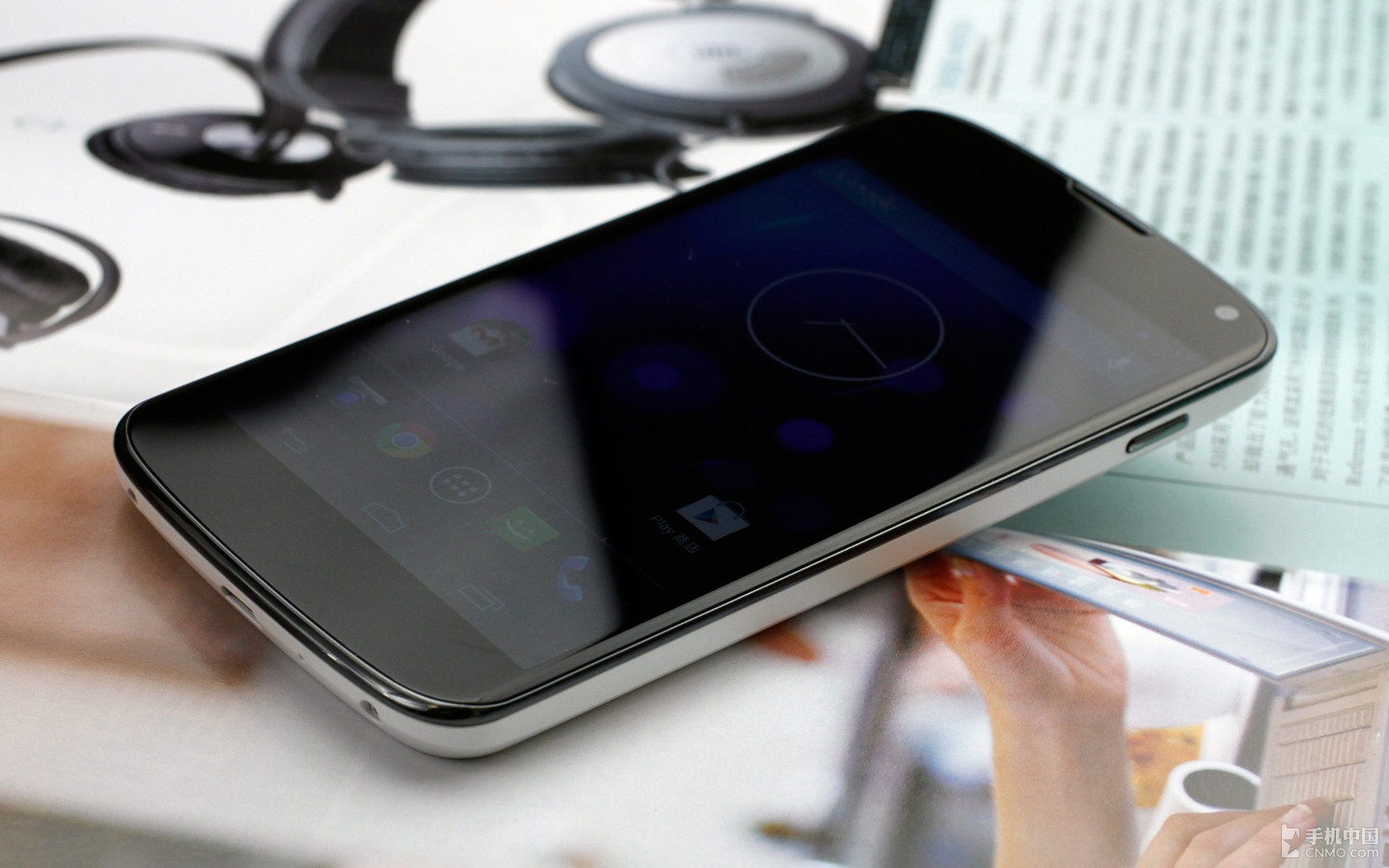 谷歌四太子换新装白色版Nexus 4图赏