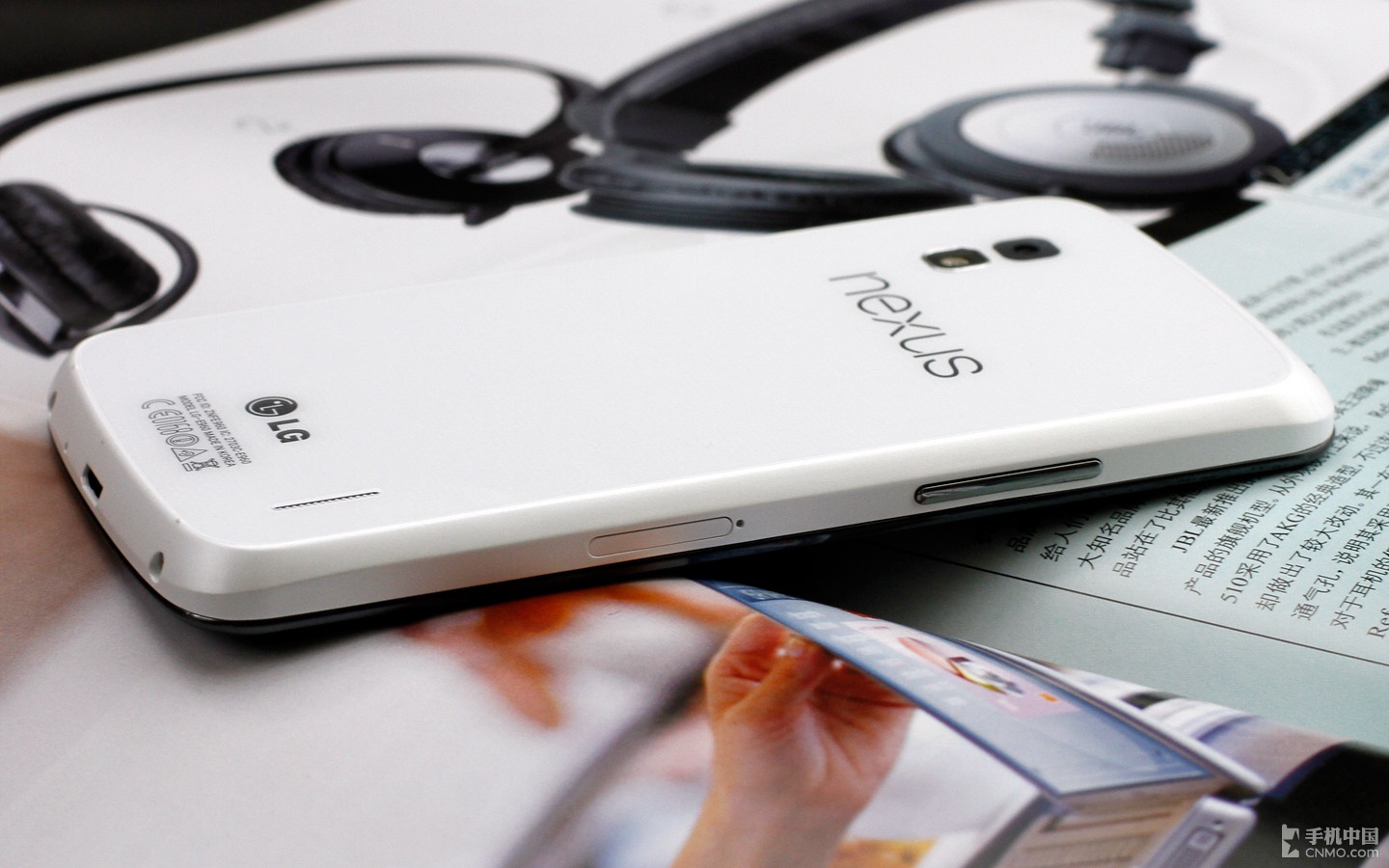 谷歌四太子换新装 白色版Nexus 4图赏