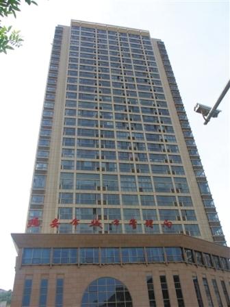 网友发现延安有一座名为“城管大厦”的30层高楼。图/CFP