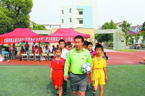 平望实小主场大胜 梁丰小学以弱克强(组图)