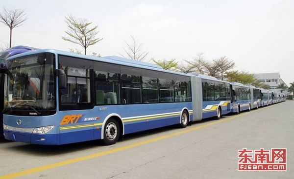 资料:厦门BRT再添52辆大金龙18米公交车(图)