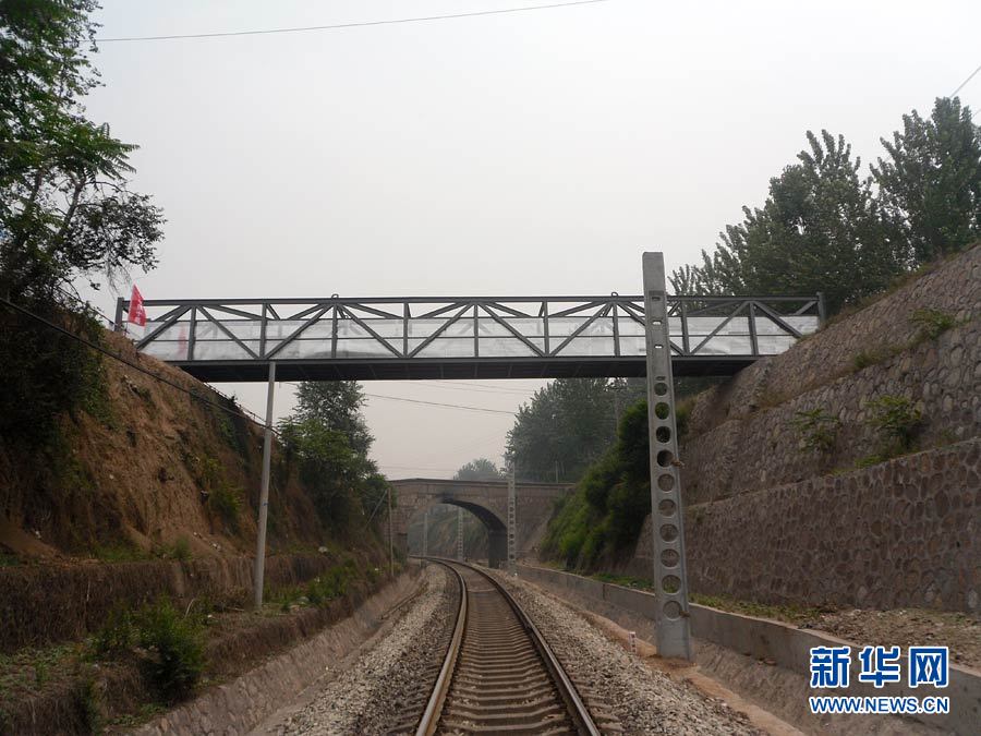 邯长铁路复线工程首次一级"大要点"封锁施工顺利完成