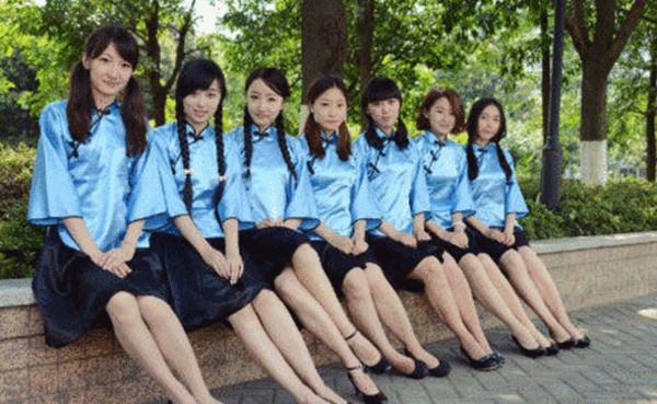 "工科女神"逆袭毕业照 惊艳旗袍造型