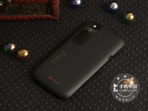 HTC 新渴望V(T328w)背面图片