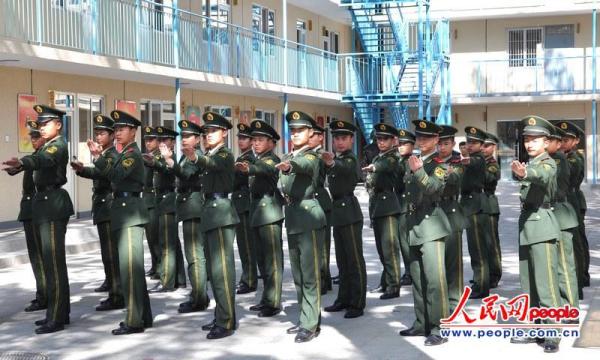 中国武警特战队与俄内卫部队联合混编训练(图