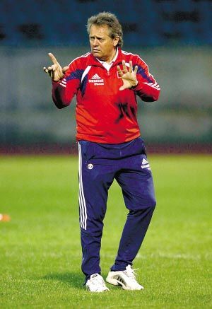 阿里汉:中国足球十年没进步 乱换帅发展没连续