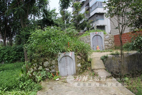 桂林一村庄80余座私坟围村 村民开门见坟(组图)