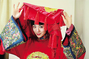 本报讯 由李保田,王晓晨主演的《神医喜来乐传奇》正在辽宁,陕西