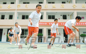 滚铁环跳格子抓羊拐