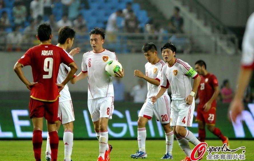 组图:国足耻辱性1-5不敌泰国 创对泰最大输球比分