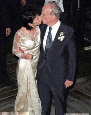 1999年默多克与邓文迪结婚。
