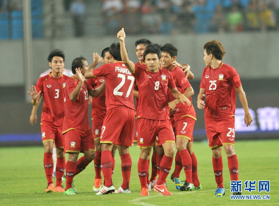 足球热身赛:中国1比5不敌泰国(组图)