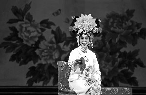 　　京剧《四郎探母》中饰演铁镜公主。 