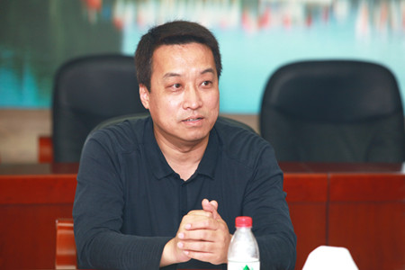 副校长蒋淮介绍学校改革发展情况