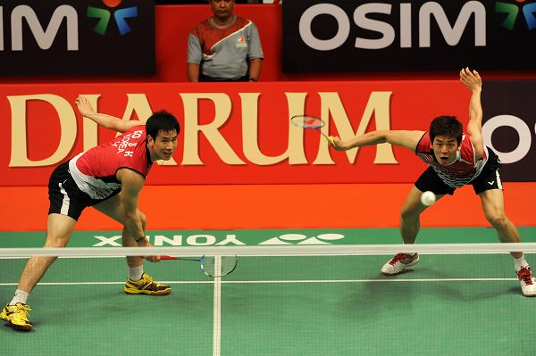 图文:2013印尼羽毛球超级赛 李龙大动作搞笑