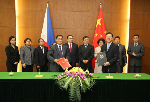 中国与菲律宾互换双边领事协定批准书(图)