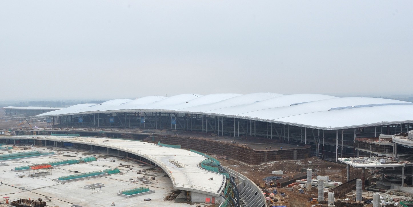 南京禄口国际机场T2航站楼封顶(组图)
