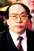 为给自己去职后铺路,意图“买官”扶正一名副部长,希望通过裙带门生铺设私人关系网,离任铁道部长后仍能延续此前的利益。