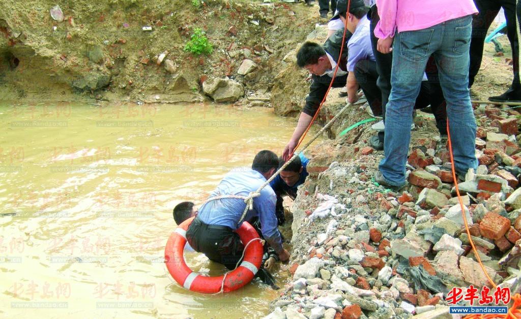 在黄岛区人民路附近发生一起小学生溺亡事故,事故现场是一个大水坑