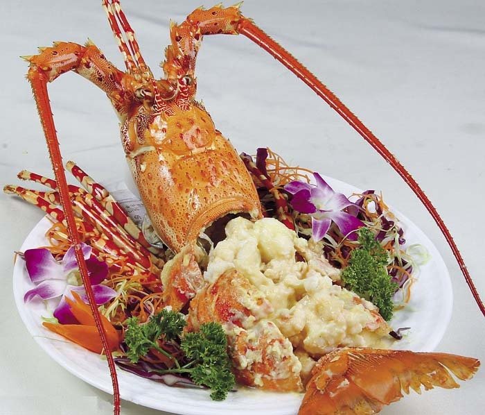 澳洲龙虾作为店内最贵的菜品也是招牌菜之一.