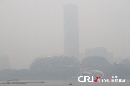 印尼山火引发雾霾再袭新加坡(组图)