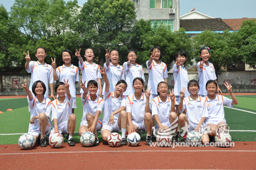 景德镇16名小学女生入选北京少年女子足球俱