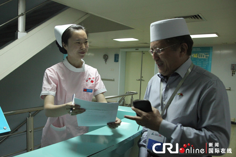 和平方舟医院船在文莱为当地华人华侨开展医疗