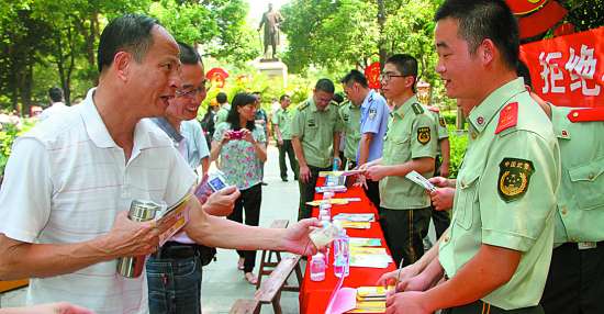 缉毒先锋艇宣传禁毒(图)