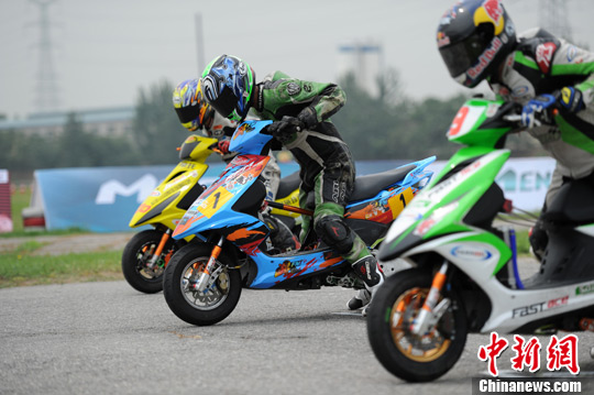 中国公路摩托车锦标赛西安站开赛 群雄竞速(图