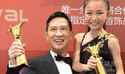 张家辉与马来西亚籍的童星李馨巧凭借《激战》分获影帝后。