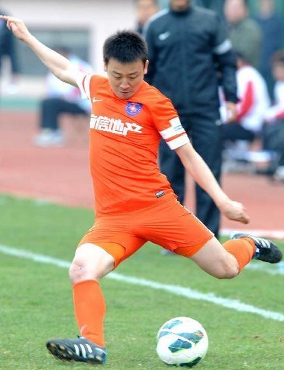 青岛中能主场1-3完败给广州恒大,每名球员心理都不好受,后防球员郭亮