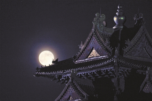 "超级月亮"之夜(组图)