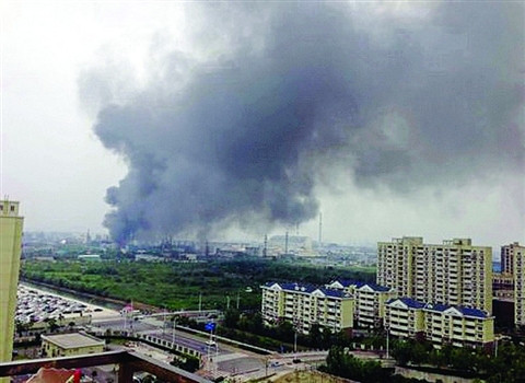 上海一化工厂 发生爆燃事故(图)