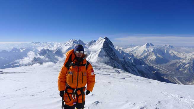 张京川在攀登K2途 配图 ：搜狐户外