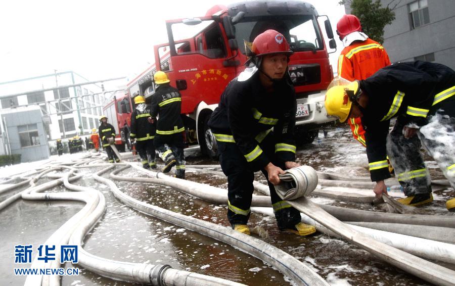 上海金山一化工厂发生火灾 6人受伤(高清组图