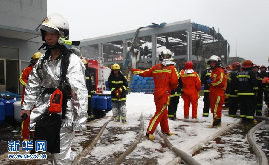 上海金山一化工厂发生火灾 6人受伤(高清组图