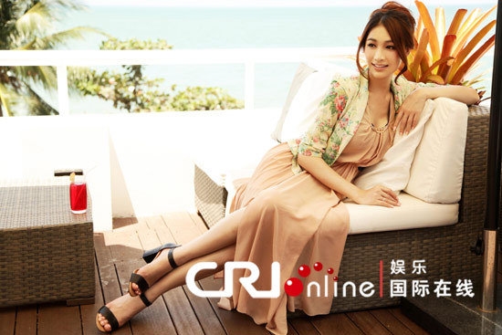 泰国人妖皇后rose清凉写真曝光 低胸泳装秀傲人上围